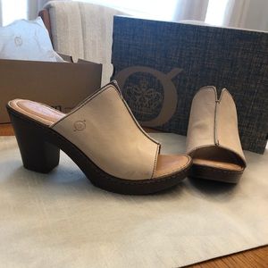 NIB Born Wenaha Slide Sandal in Natural - 8M (Euro 39)